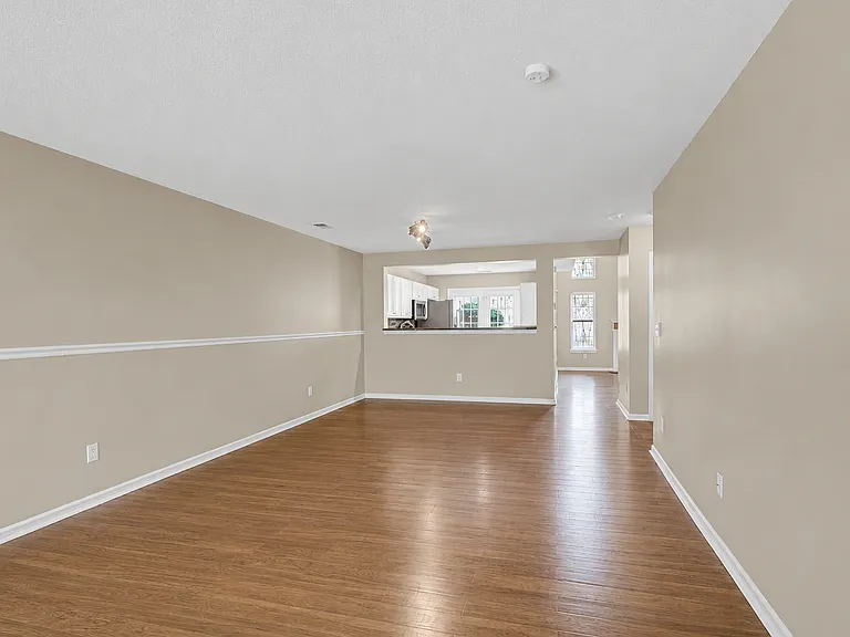 8772 Robinson Forest Dr — Photo 4