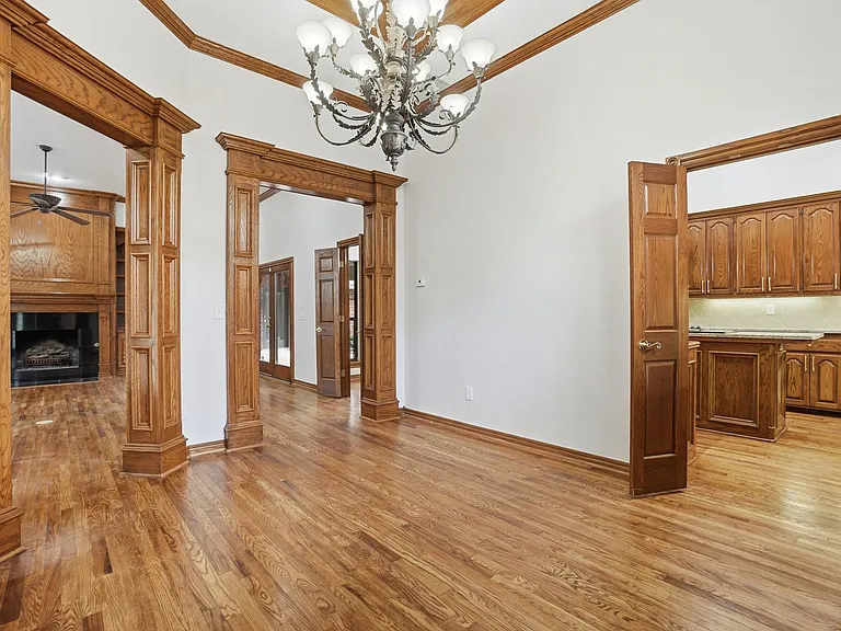 3102 NE Heritage Dr — Photo 43