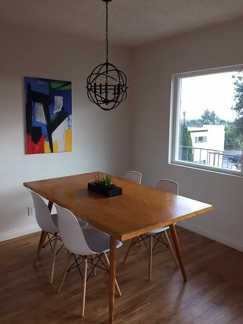 Awesome sunset views and daytime light and views to the Marina Towers. Dining area off kitchen