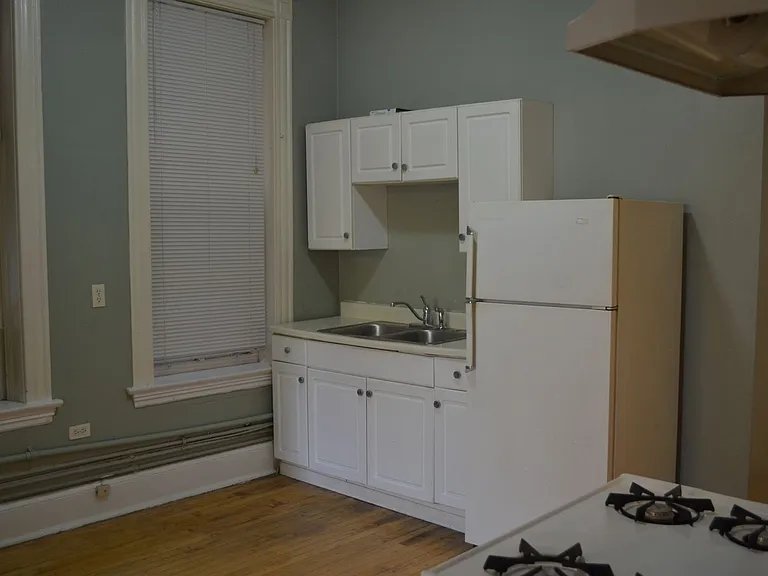 1448 N Maplewood Ave — Photo 6