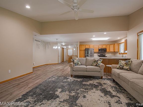 5th image of 9332 Isabella Ln