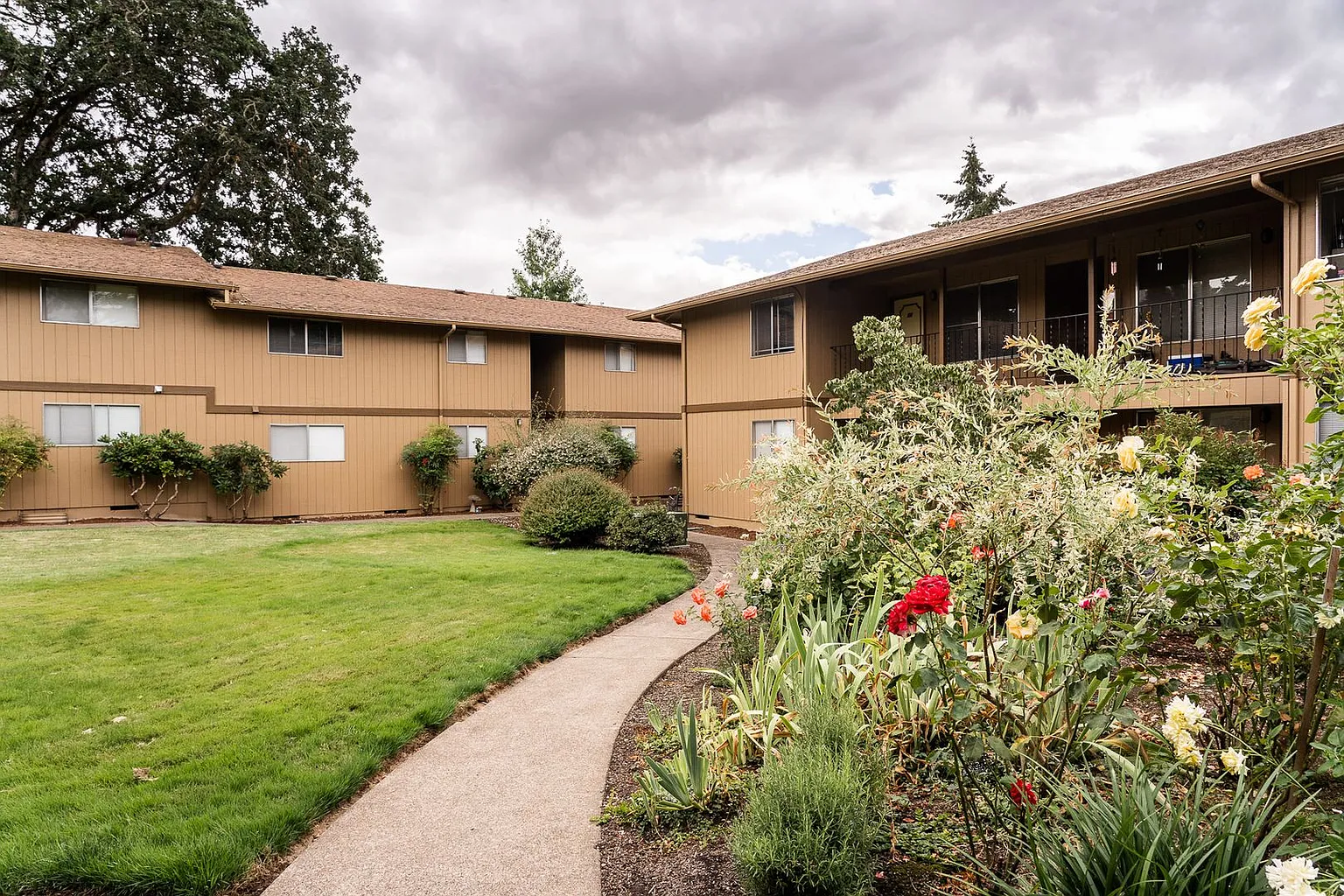 1837 Queen Ave SW APT C1 photo 1