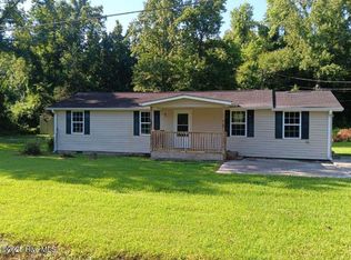76 Peterson Hill Ave, Burgaw, NC 28425