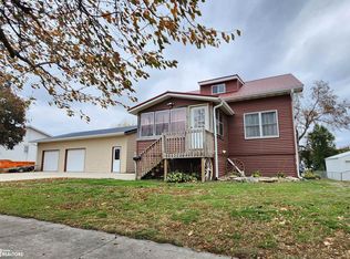 910 Harding St, Tama, IA 52339