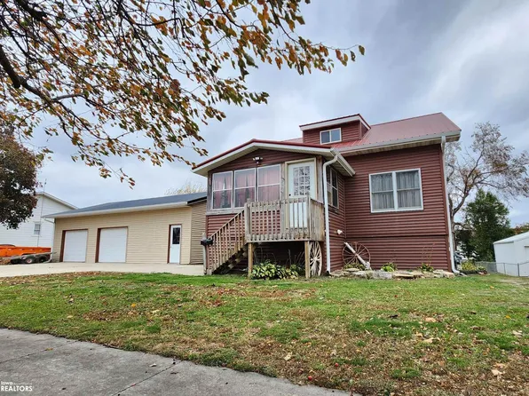 910 Harding St, Tama, IA 52339