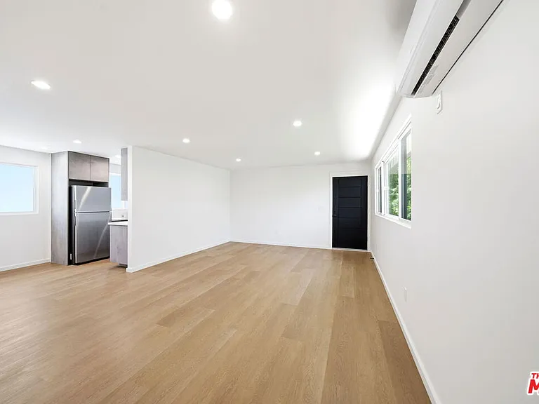 333 6th Ave #D — Photo 5