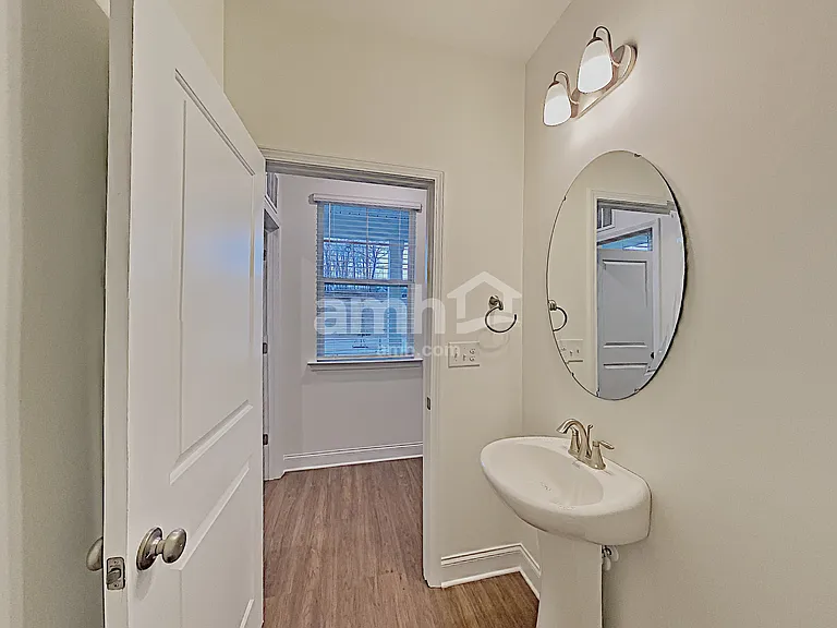 331 Elmhurst Dr — Photo 16