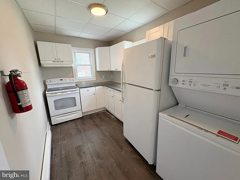 1535 Gross Ave — Photo 10