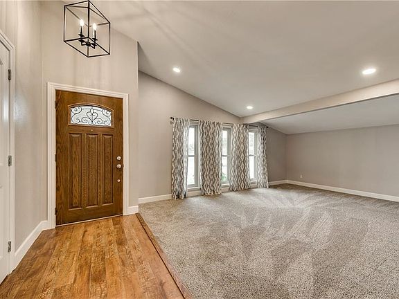 3rd image of 207 Woodhurst Dr