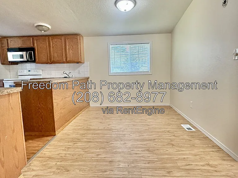 715 W Mikies Pl — Photo 4