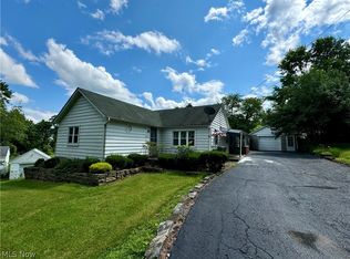 7670 Elm St, Masury, OH 44438