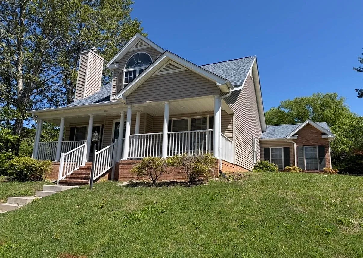 3 bed, 2.5 bath, 1746 sqft, $2,200 — Photo 1