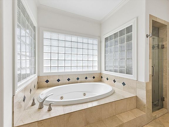 4th image of 1110 Anderson St