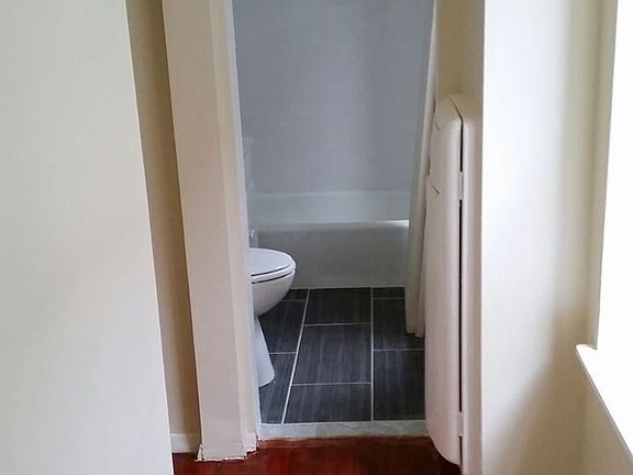 4th image of 926 Bronx Park S #4L