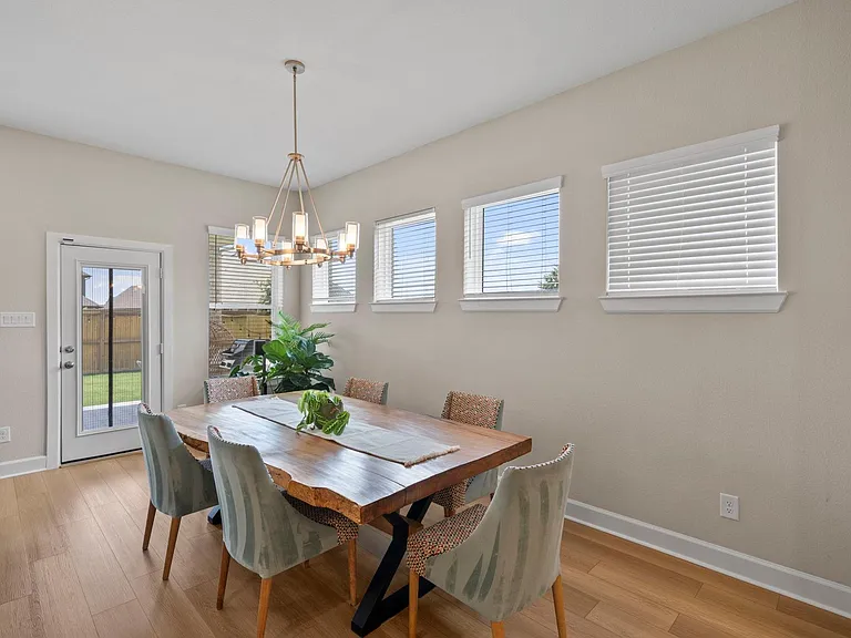 7214 Oak Grove Trl — Photo 5