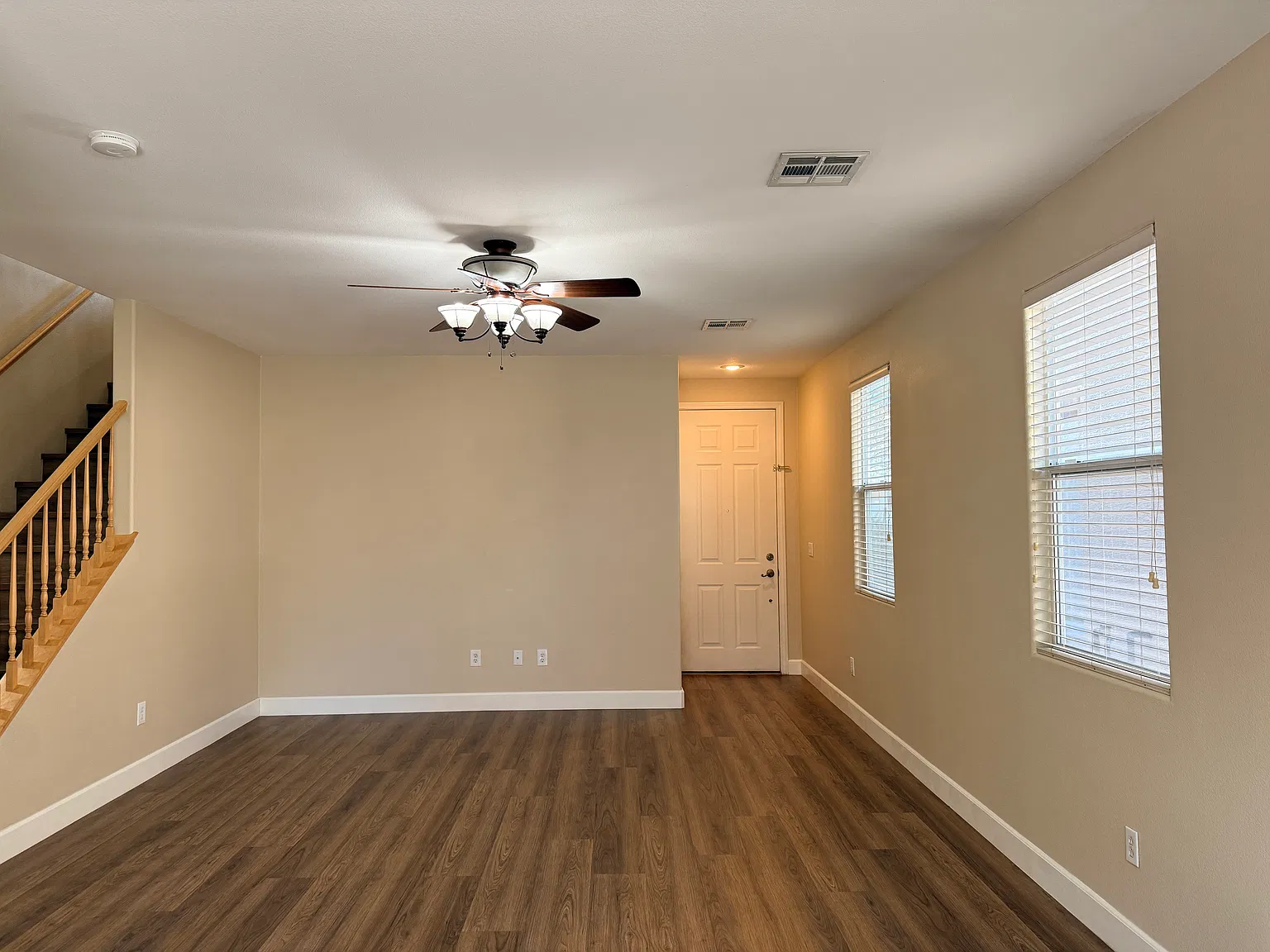 3 bed, 2.5 bath, 1659 sqft, $1,950 — Photo 4