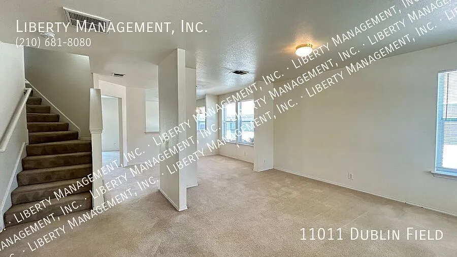 Spacious 4 Bedroom, 2.5 Bath Home — Photo 4