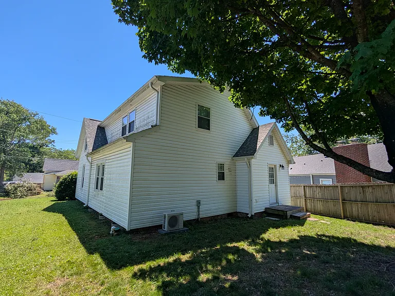 516 Trade St — Photo 17