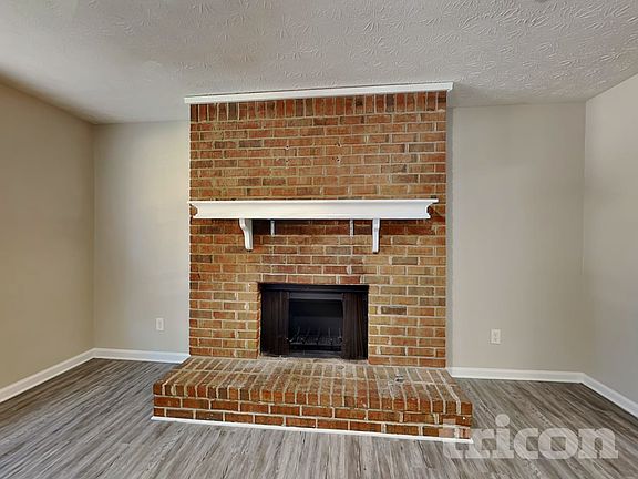 3rd image of 355 Paula Ct