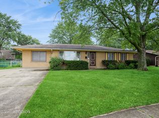 21 S Salem Dr, Schaumburg, IL 60193