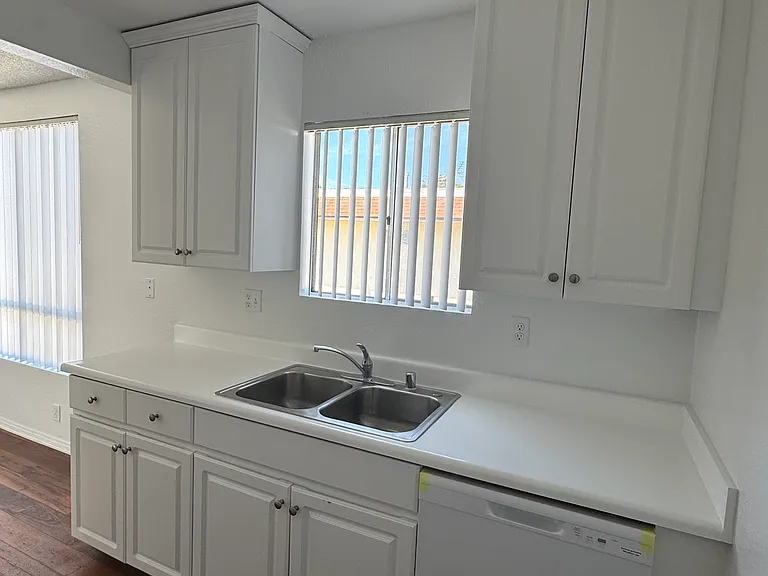 Huntington Harbour Villas — Photo 35