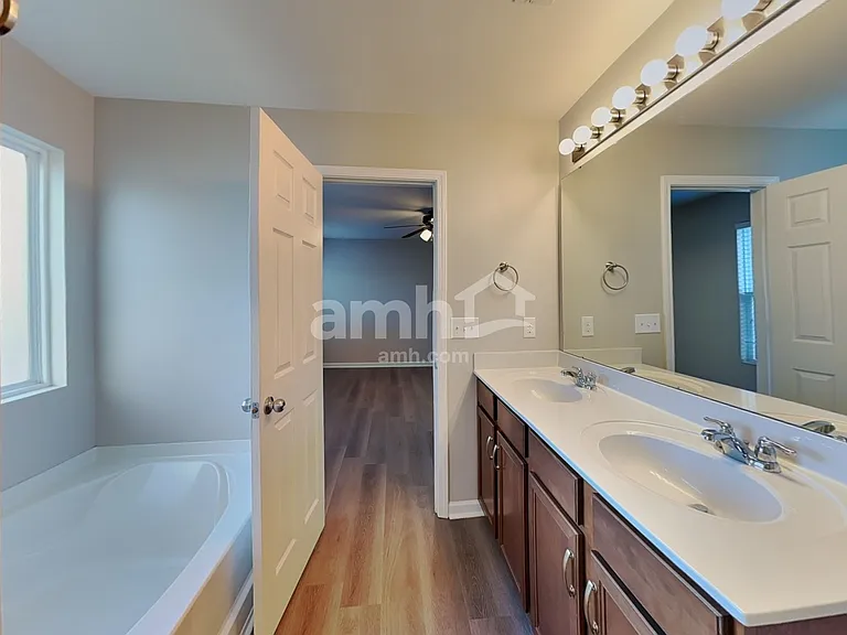 1004 Garden Web Rd — Photo 11