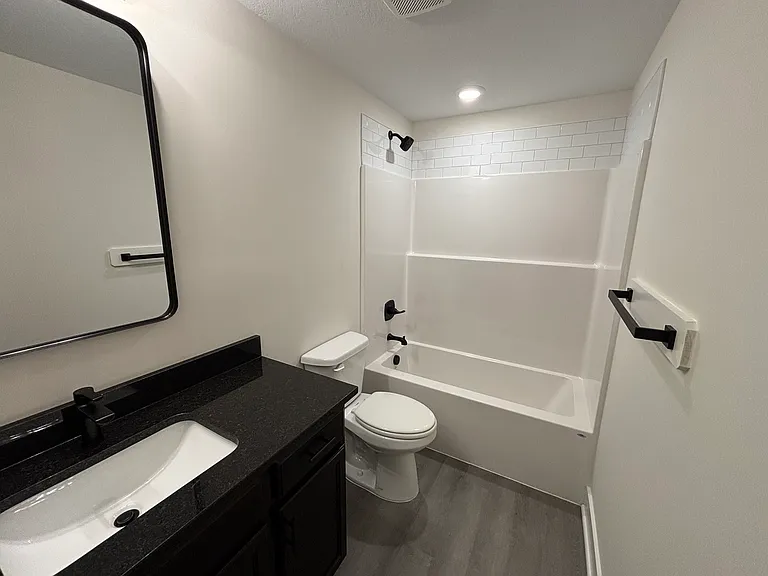 5249 S Chase Ave — Photo 4