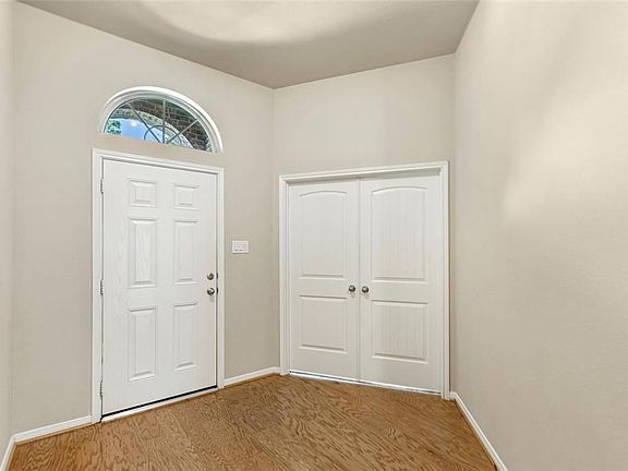 5th image of 2471 Garden Falls Dr