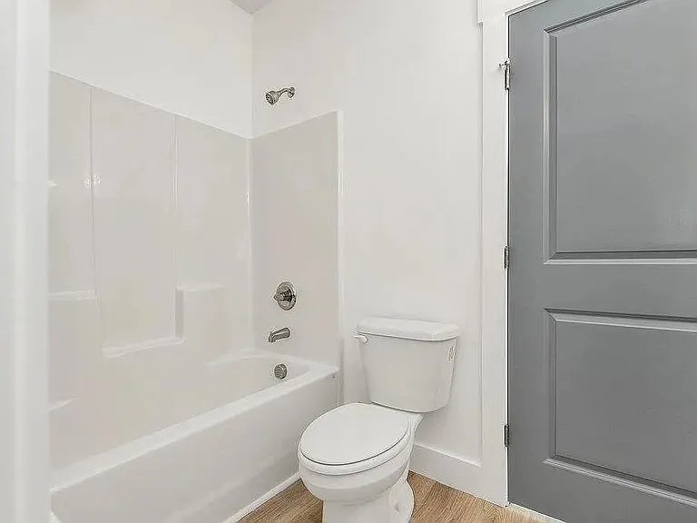 206 Essex Dr — Photo 16