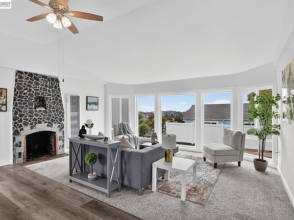 4th image of 18473 Apricot Way