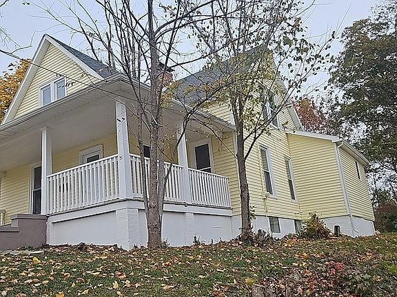 3rd image of 1122 Maple St