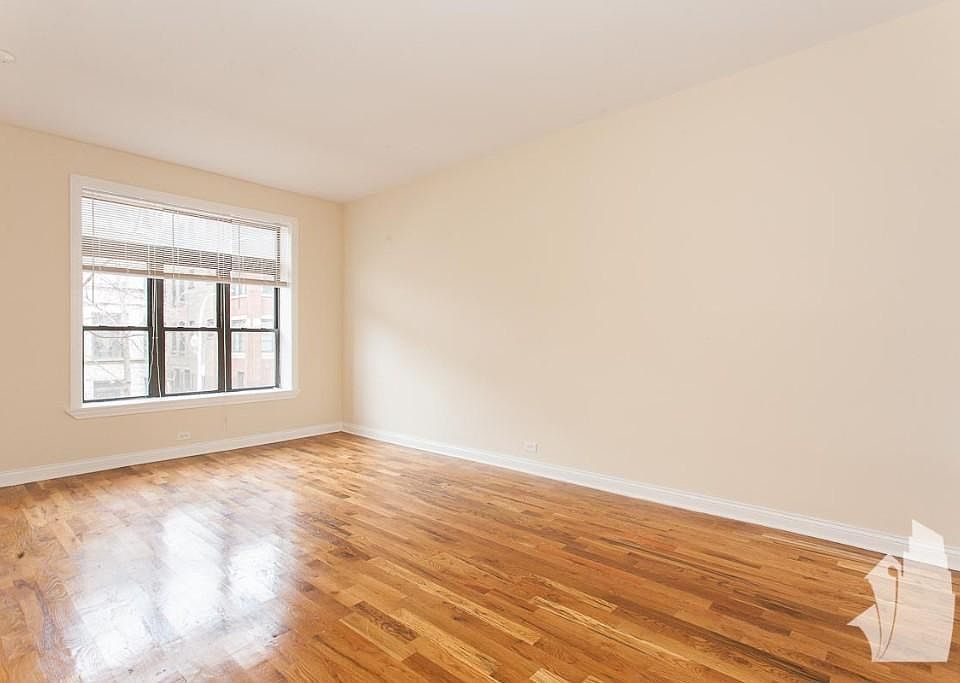 1st image of 636 W Oakdale Ave