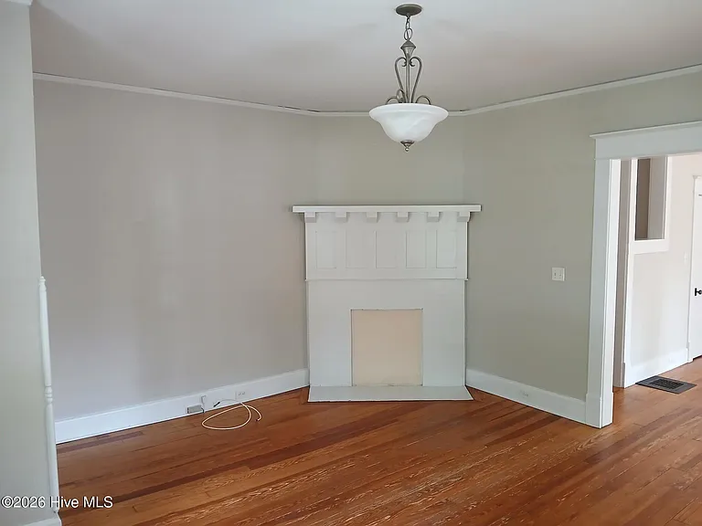 180 N May St — Photo 5