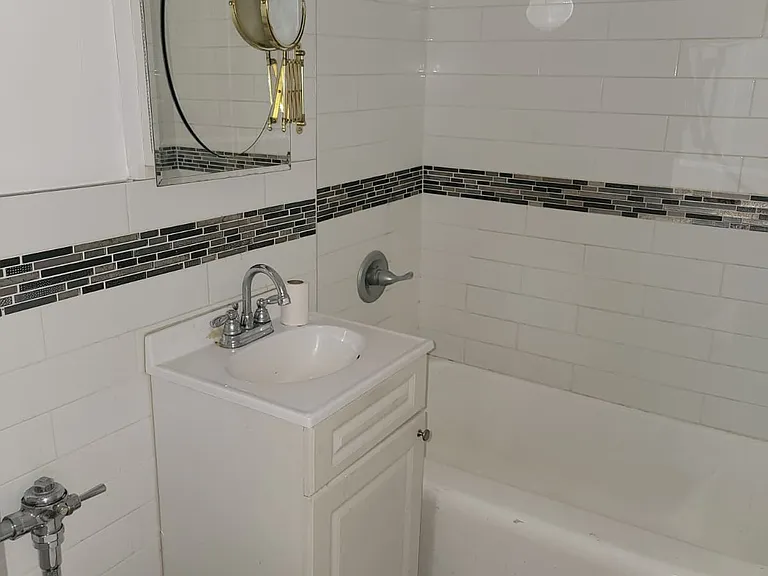 1730 E 14th St #6M — Photo 4
