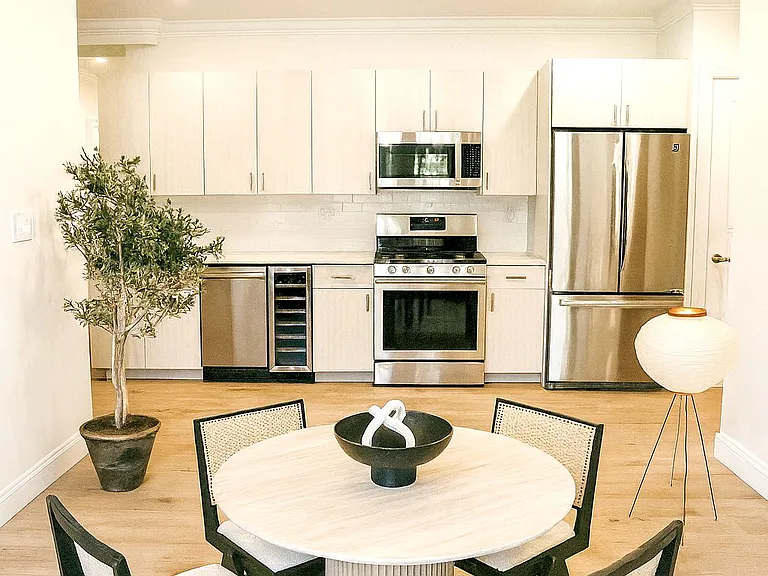 1075 Greene Ave #218 — Photo 8
