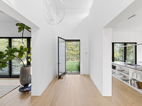 5th image of 152 Sagg Rd