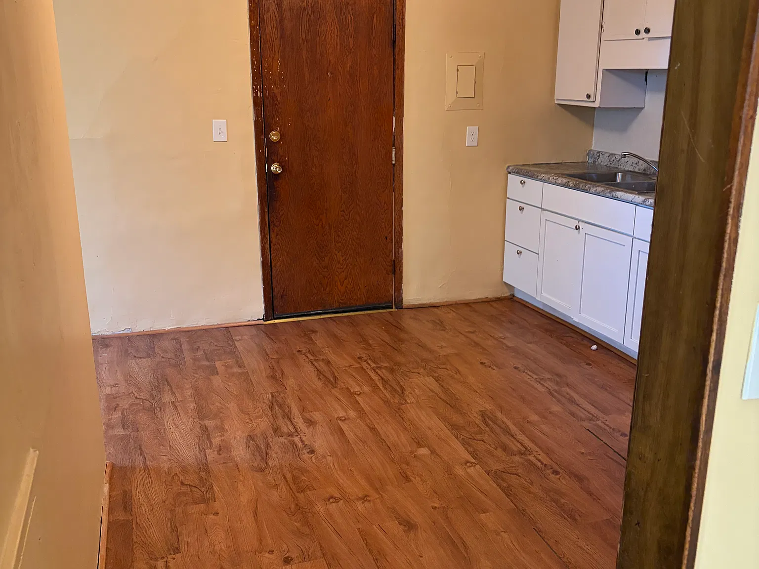 1269 Payne Ave — Photo 2