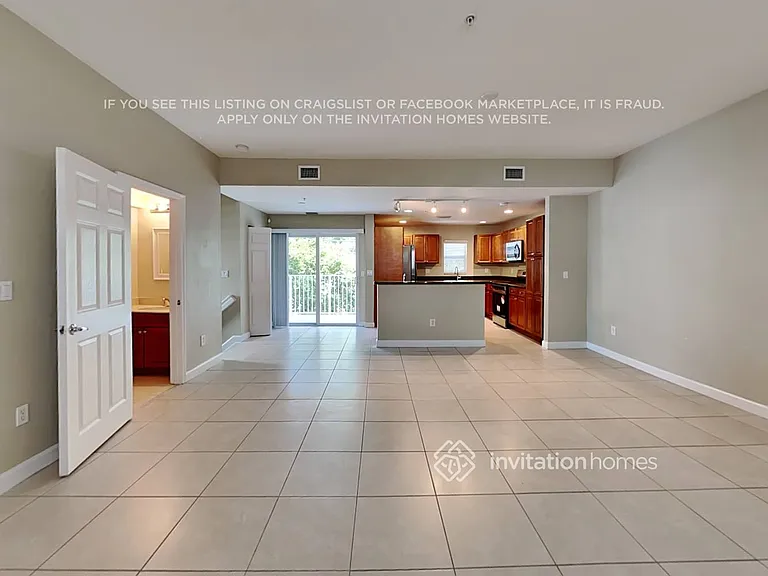 461 NE 1st St #11 — Photo 5