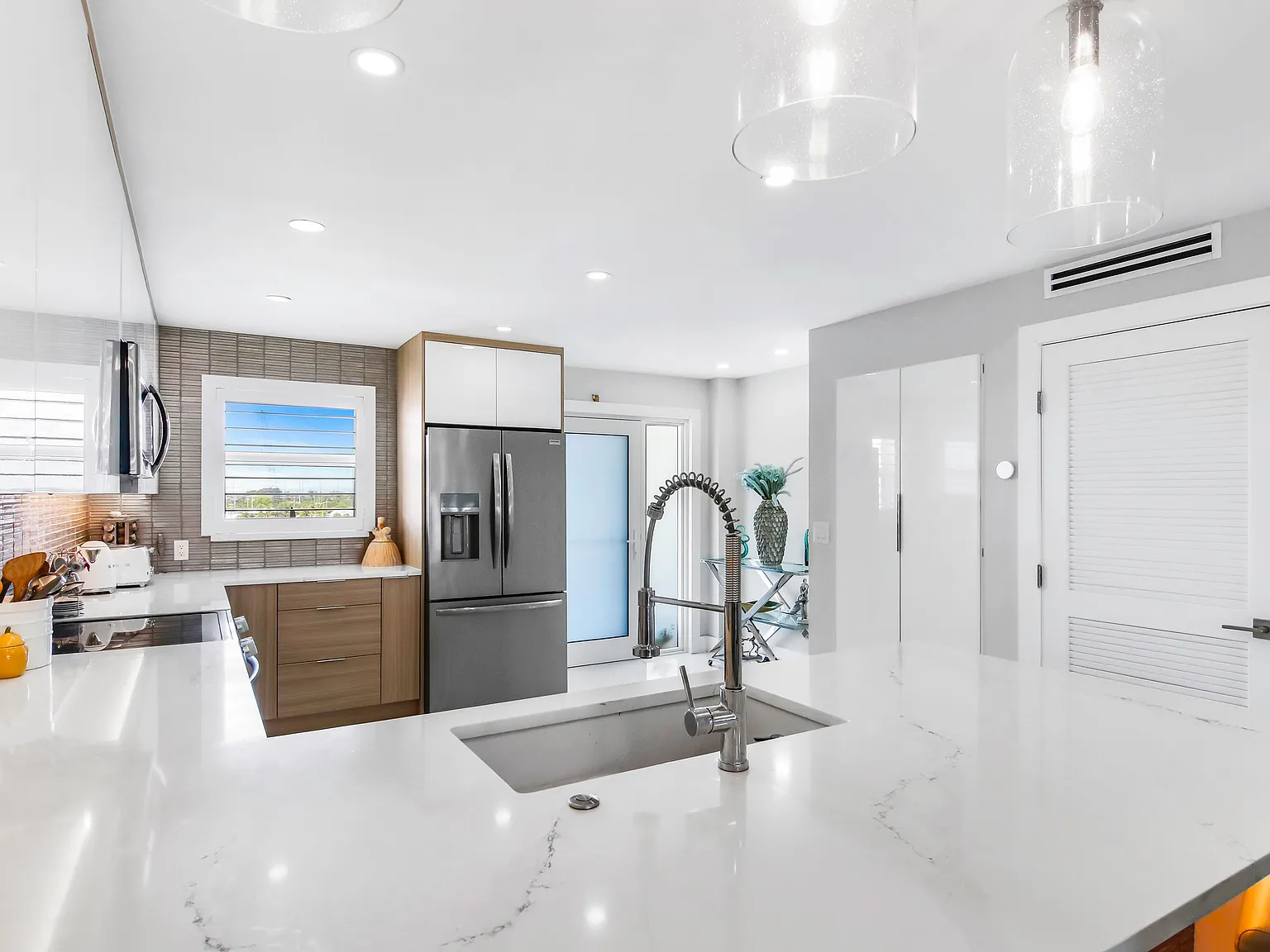2 bed, 2.0 bath, 1593 sqft, $6,500 — Photo 4