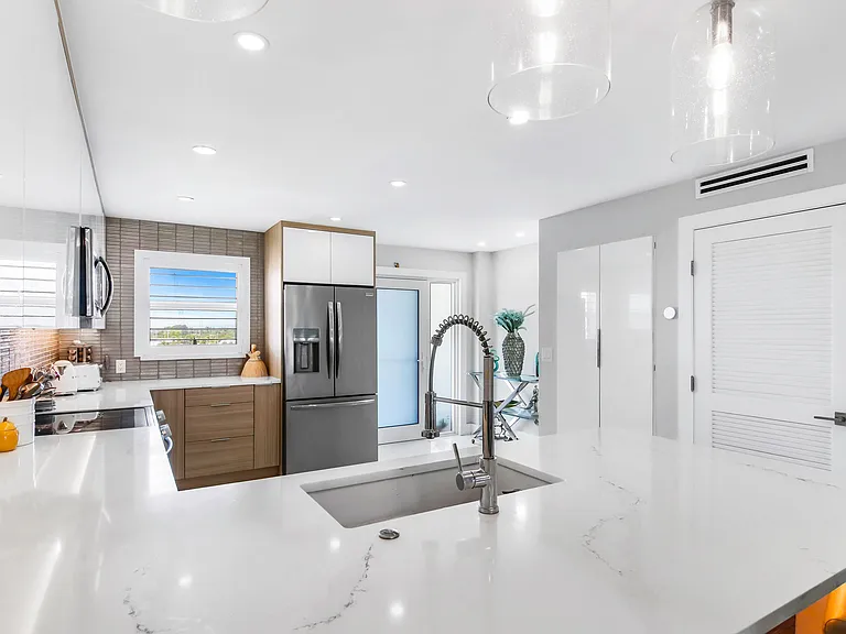 44 Yacht Club Dr #611 — Photo 4