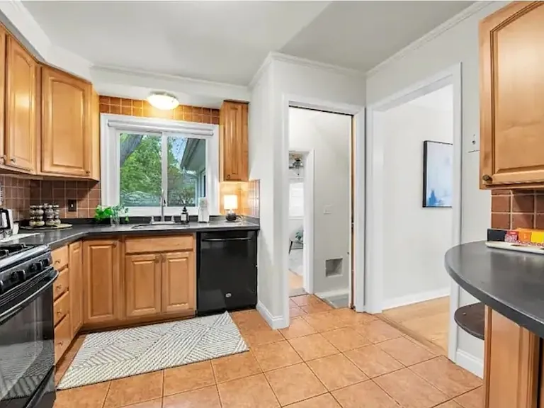 602 Midland Blvd — Photo 5