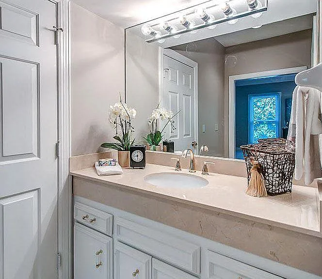 3051 Woodlawn Dr — Photo 4