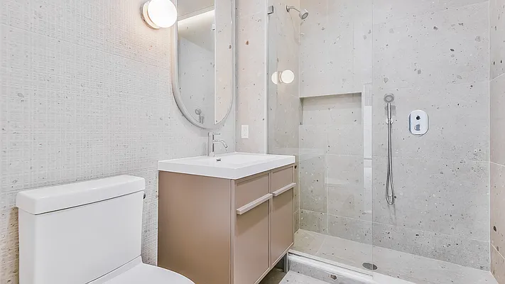 Bathroom, photo 2