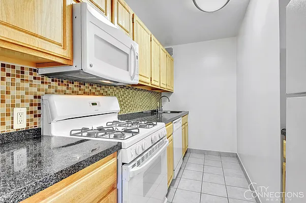 Rented by City Connections Realty | media 5