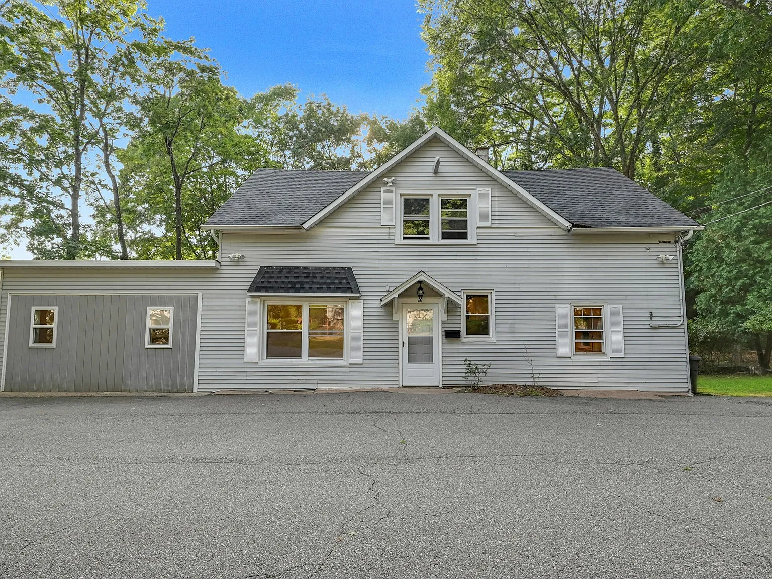 3 bed, $4,000 — Photo 1