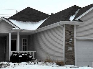 9213 Hillcrest Dr, La Vista, NE 68128