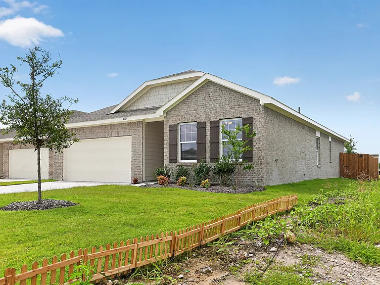 4725 Harlequin Dr — Photo 3