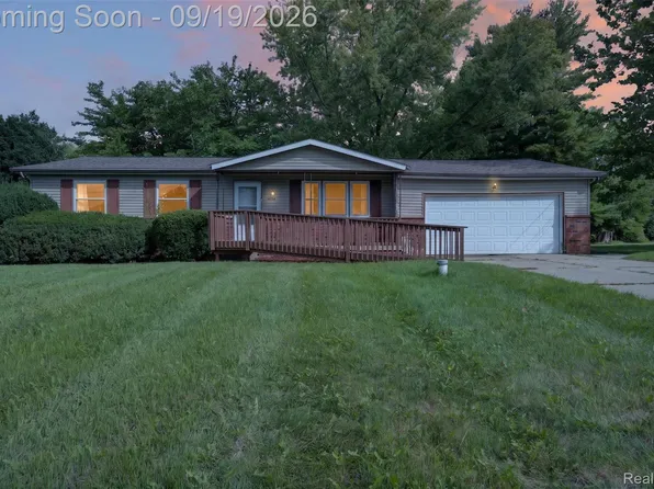 4064 Sheraton Dr, Flint, MI 48532