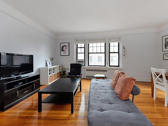 2nd image of 10914 Ascan Ave APT 5N
