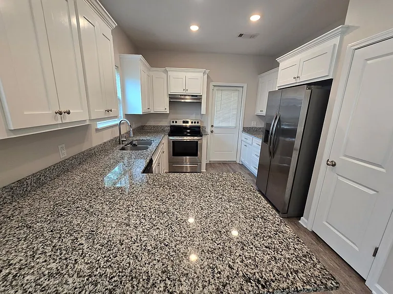 1221 Cherry Ln — Photo 3